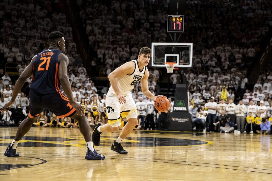 Hawkeyes top Illini in top-25 matchup